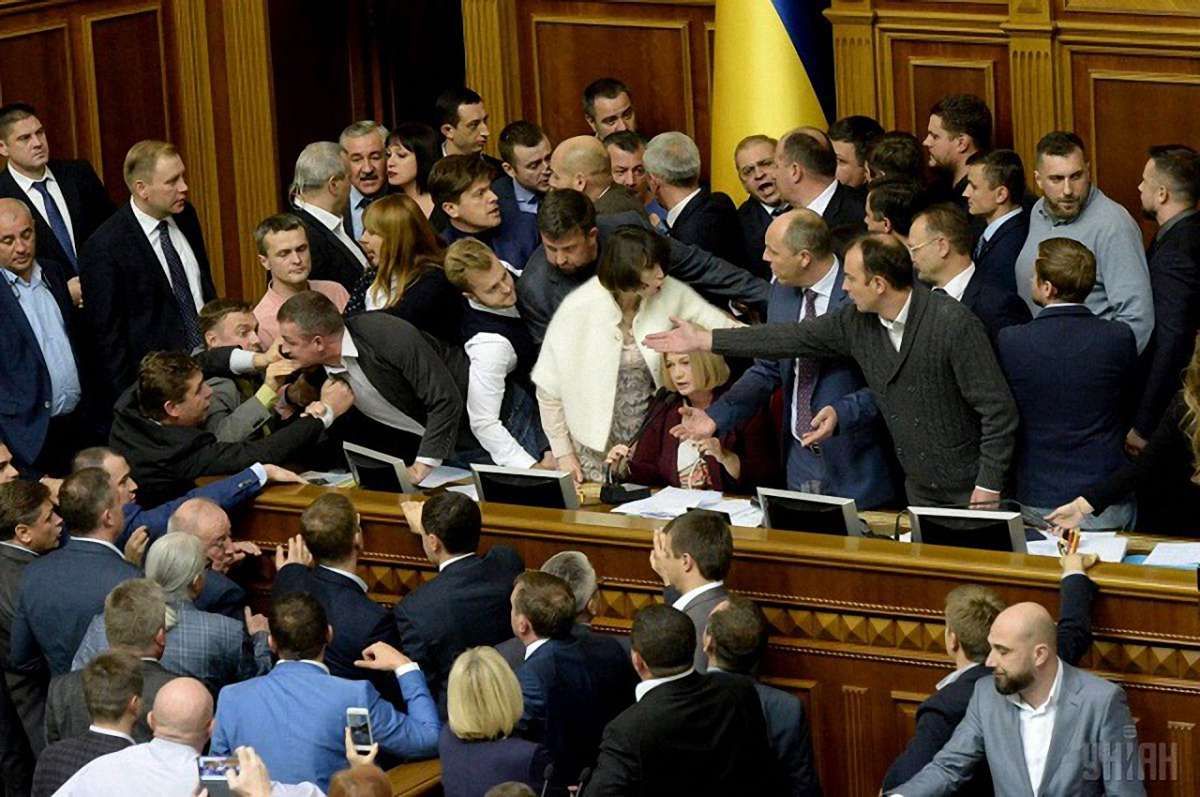 За три роки кожен 12-й депутат у Верховній Раді змінив фракцію