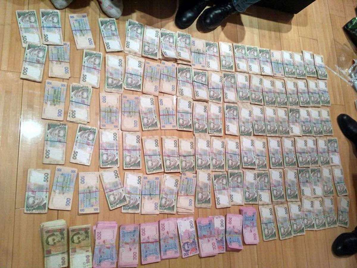 У Києві спіймали карткових шахраїв, які вкрали в державному банку ₴6 млн