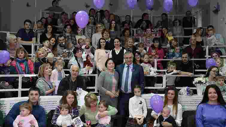 Більше сотні батьків недоношених дітей зібрались на зустріч у Львові