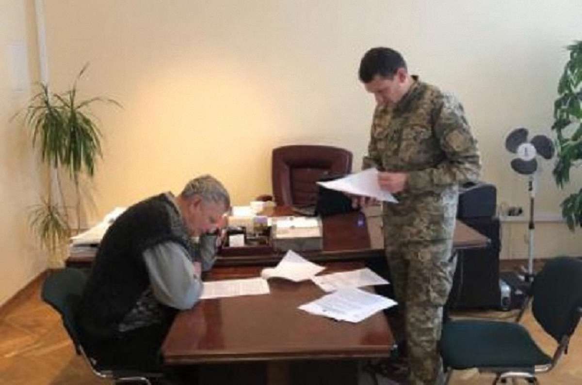 Двох чиновників Волинської ОДА запідозрили у розкраданні в зоні АТО
