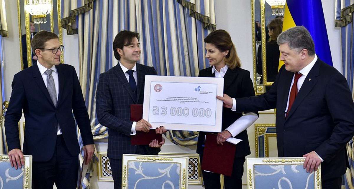 Сім’я Порошенків подарувала ₴3 млн на проект Музею Революції Гідності