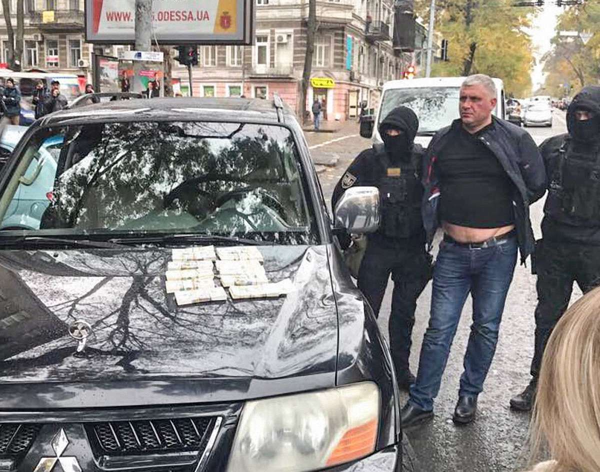 На Одещині прокуратура затримала на хабарах п'ятьох чиновників-корупціонерів