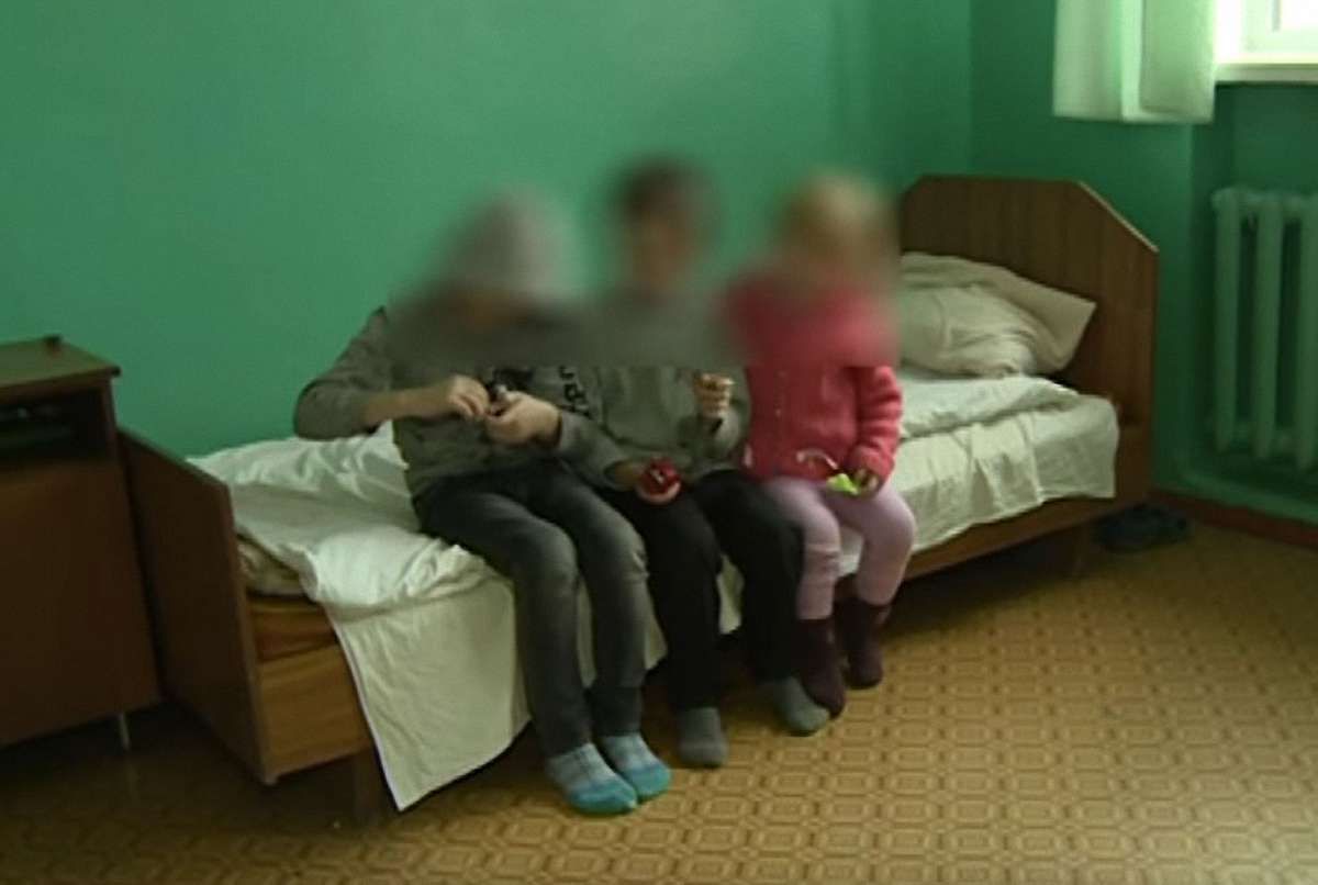 У Бердичеві матір на два дні залишила без нагляду трьох дітей