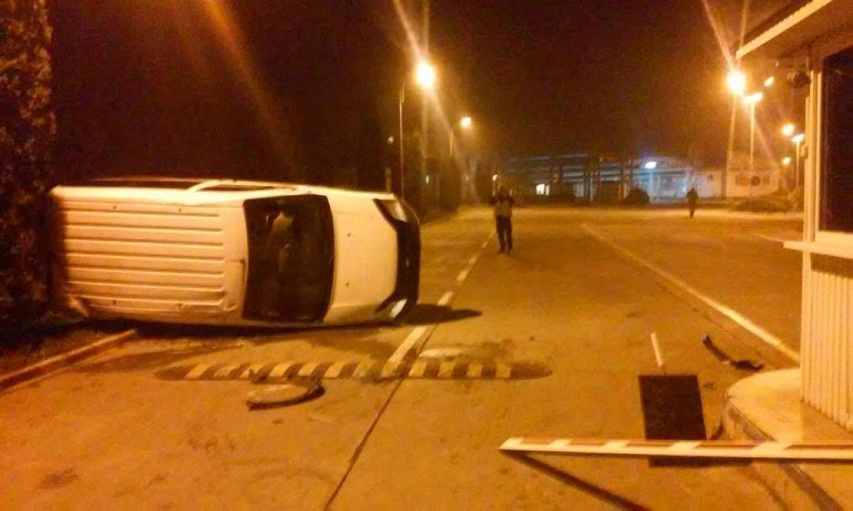 П’яний буковинець на мікроавтобусі намагався прорватись через кордон