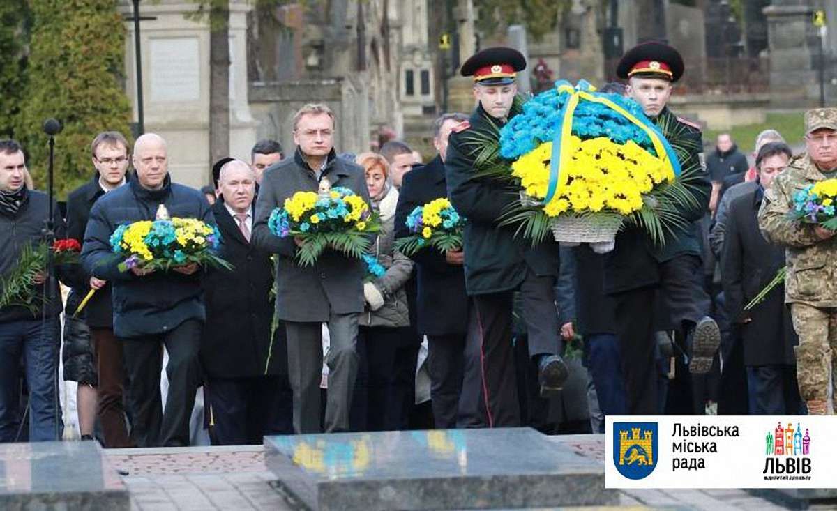 З нагоди Дня Гідності та Свободи на Личаківському кладовищі вшанували новітніх Героїв