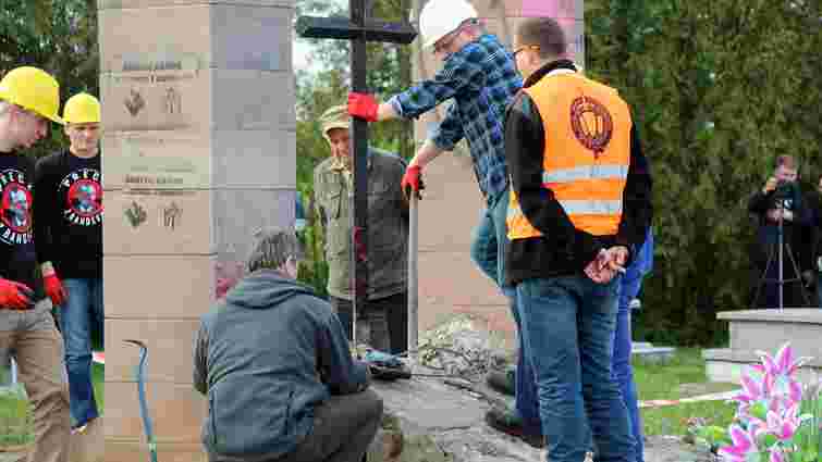 Уламки зруйнованого у Польщі пам'ятника воякам УПА використали для мощення доріг