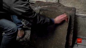 У дворику в центрі Львова знайшли давні єврейські надгробні плити