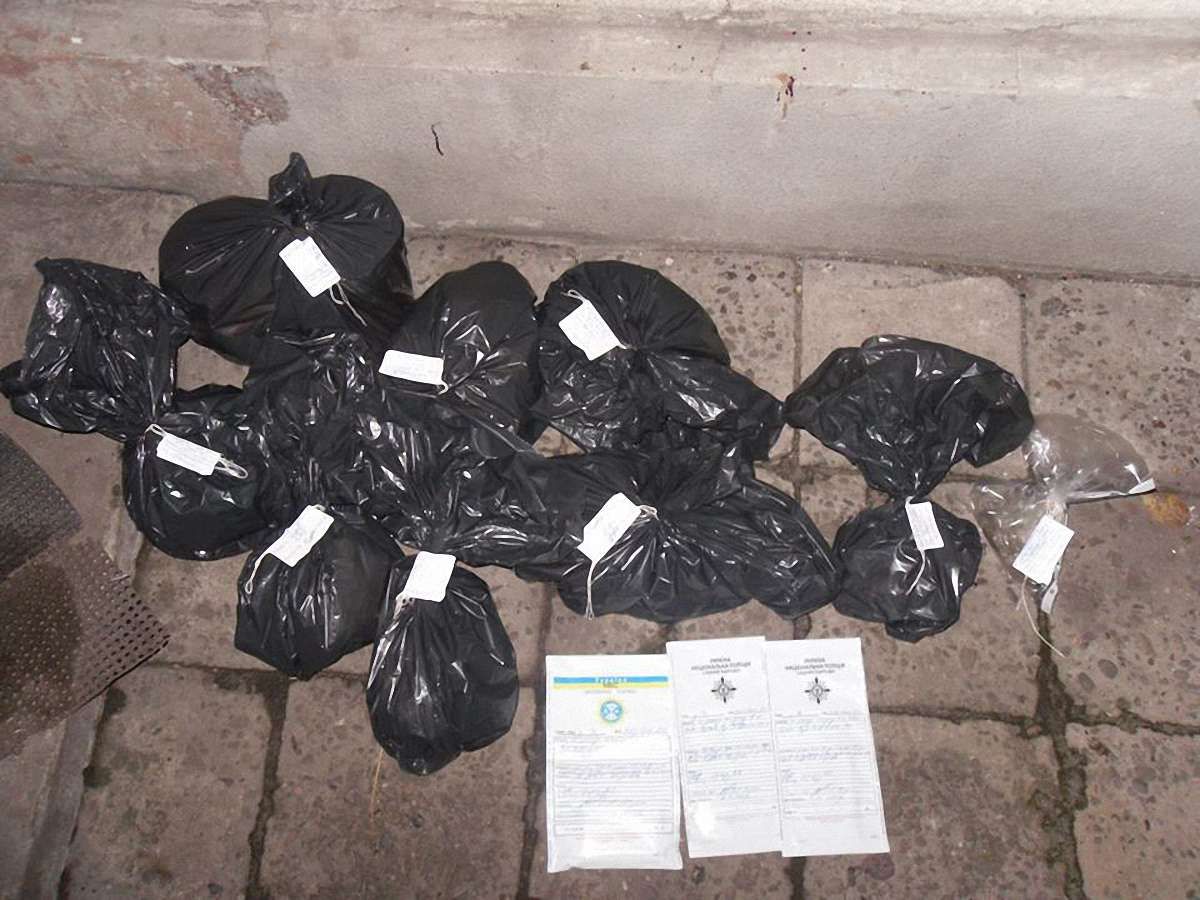 У Раві-Руській затримали чоловіка, який виготовляв і збував наркотики в районі