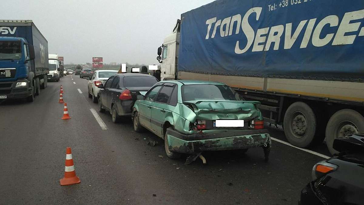 На об’їзній Львова у ДТП потрапили п’ять автомобілів
