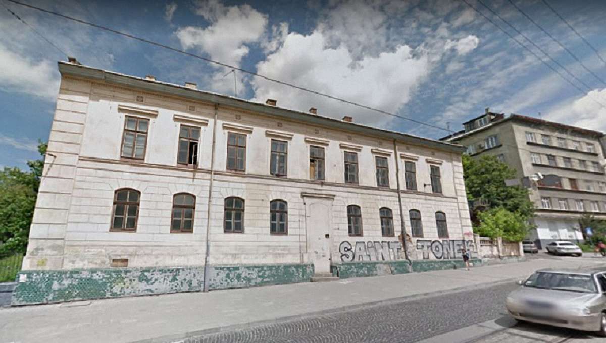 Колишній військкомат у Львові реконструюють під житловий комплекс