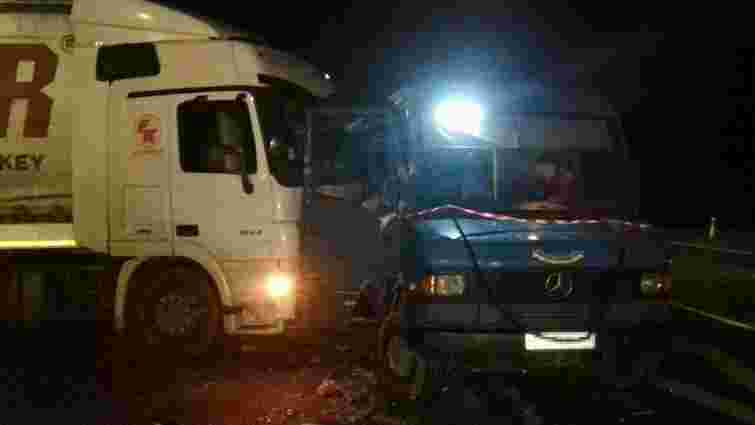 Внаслідок ДТП маршрутки із вантажівкою під Львовом постраждали 12 осіб