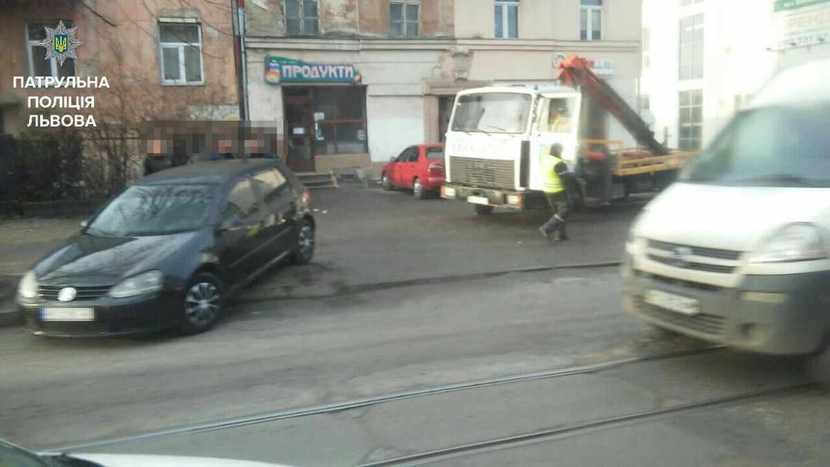 Львівські патрульні склали протокол на водія за вживання алкоголю після ДТП