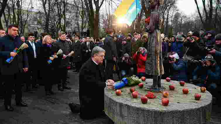 Порошенко закликав до введення в Україні відповідальності за невизнання Голодомору і Голокосту