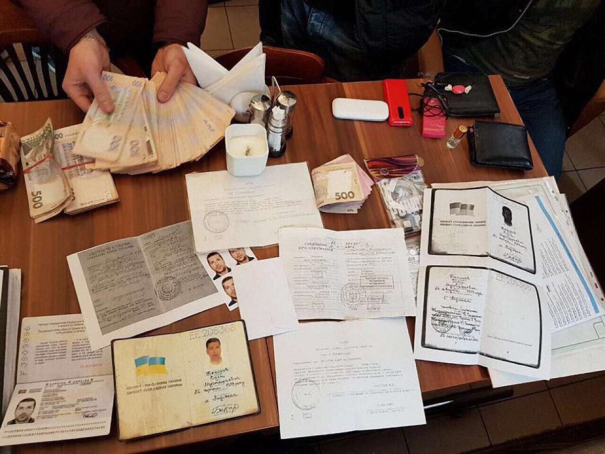 На Київщині спіймали причетних до ІДІЛ ісламістів, які переправляли нелегалів до Західної Європи