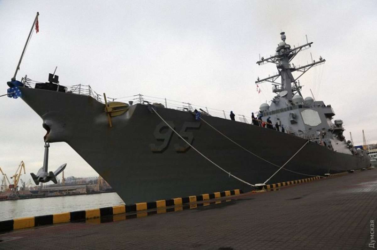 Ракетний есмінець США Джеймс Вільямс зайшов у порт Одеси 