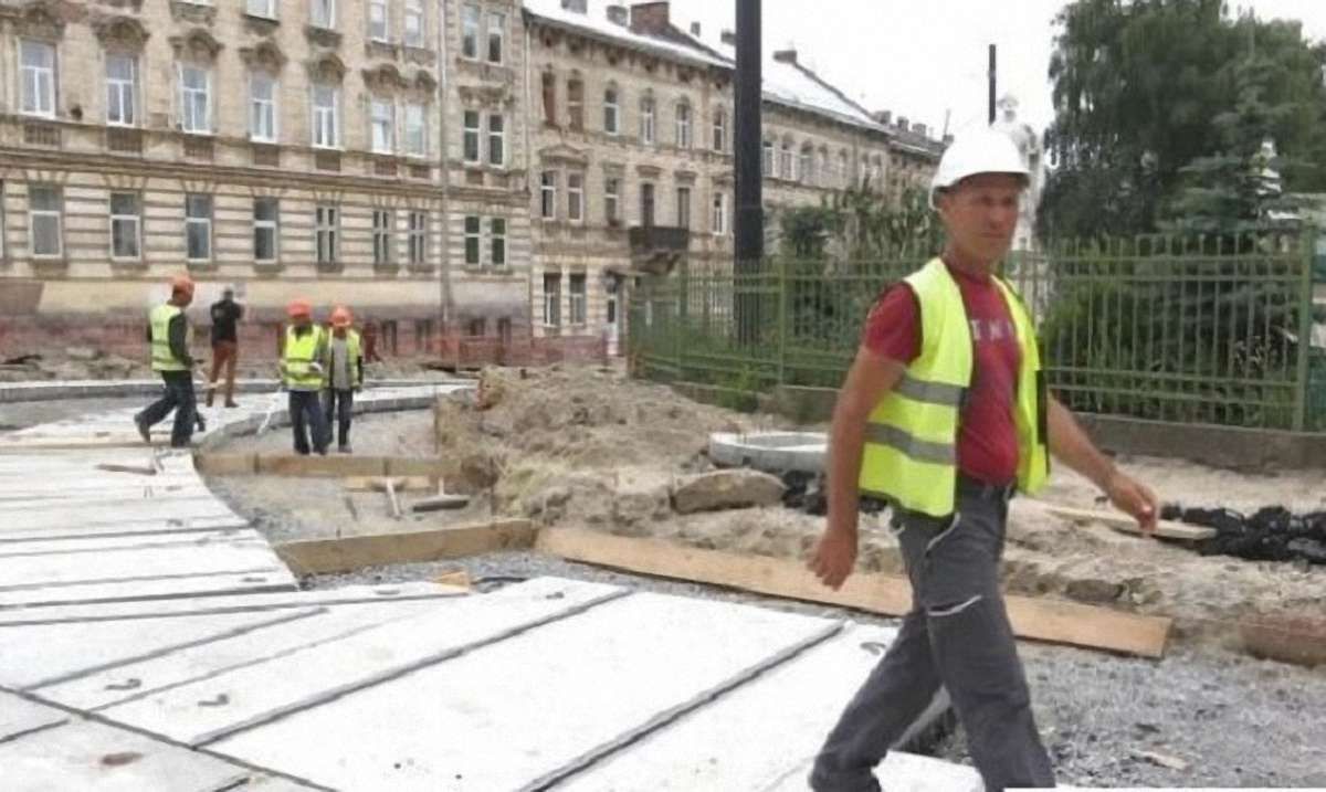 Ремонтним бригадам, які працюють на вул. Личаківській, продовжили робочий день