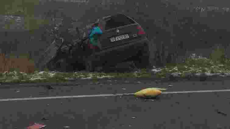 На дорозі Львів-Шегині  внаслідок зіткнення з вантажівкою загинула водійка легкового авто
