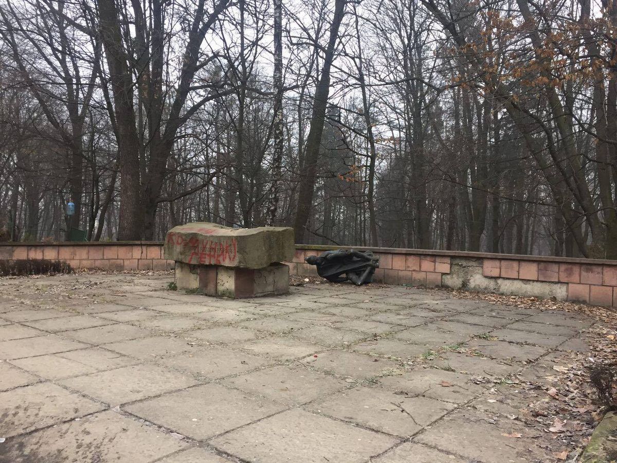 У Львові невідомі пошкодили пам’ятник комуністу Великановичу