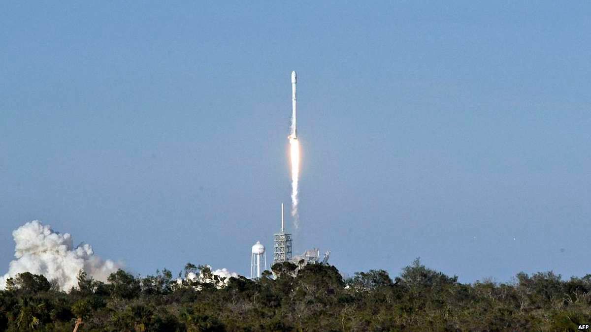 Ілон Маск анонсував перший запуск ракети Falcon Heavy в січні 2018 року