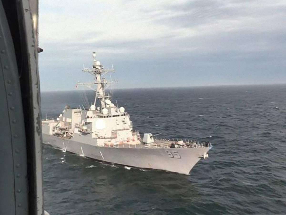 ВМС України провели спільні тренування з американським есмінцем у Чорному морі