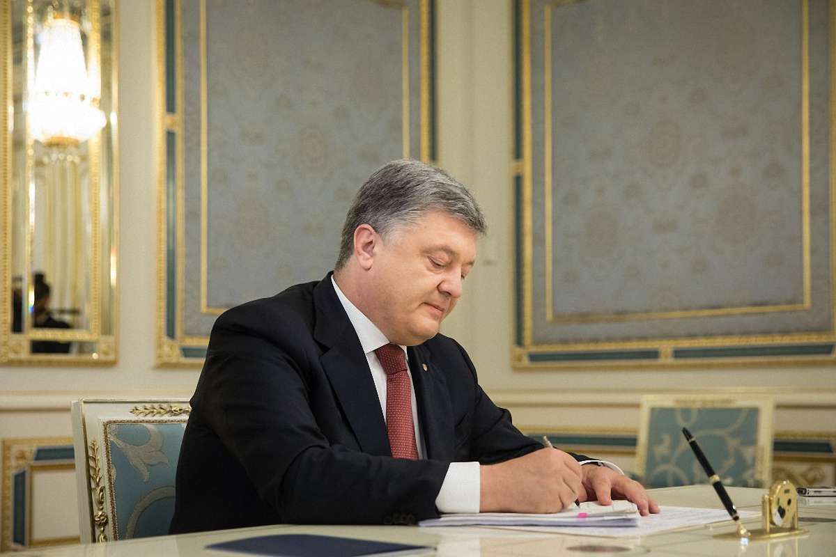З нагоди Міжнародного дня людей з інвалідністю президент нагородив тренерів дефлімпійців