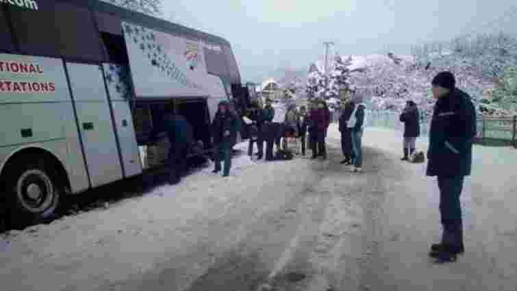 На Закарпатті на слизькій дорозі  у ДТП потрапив автобус із 46-ма пасажирами
