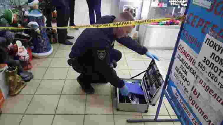 У Миколаєві злочинці в поліцейській формі пограбували ювелірний магазин