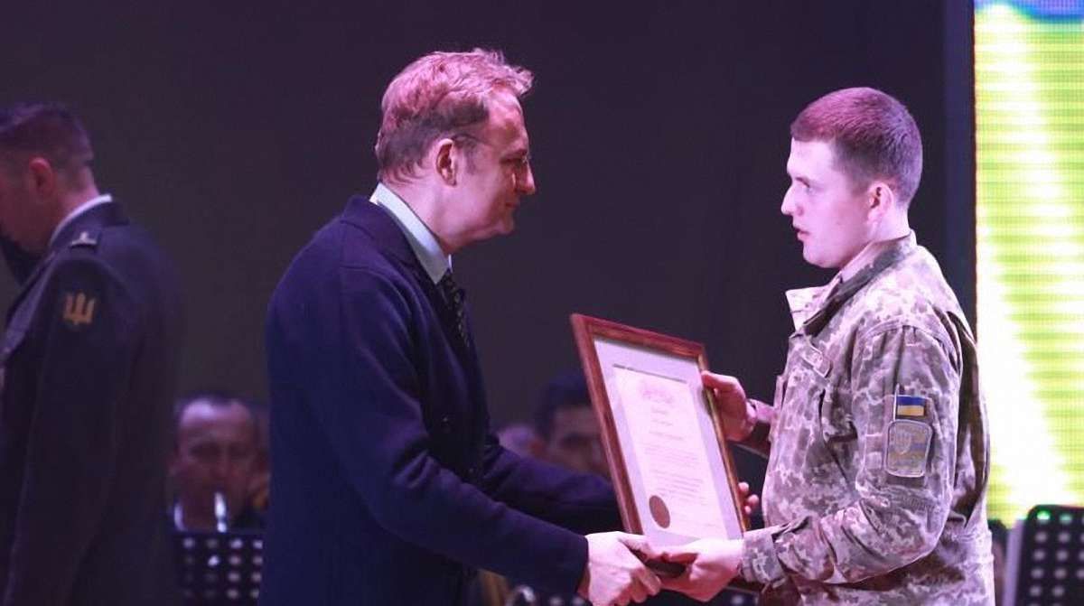 Мер Львова вручив грошові премії військовим Львівського гарнізону
