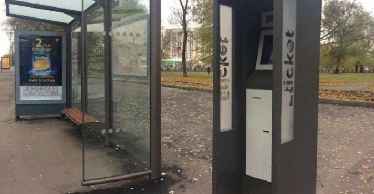 У Харкові вандали залили монтажною піною і клеєм майже 30 нових терміналів E-ticket