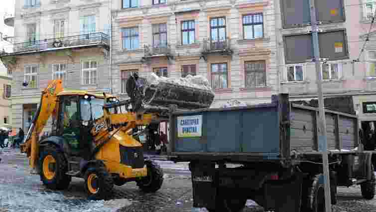Вулиці Львова прибирає 51 одиниця снігоприбиральної техніки