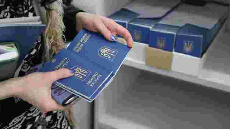 У львівських ЦНАПах протермінували видачу 5,8 тис. паспортів