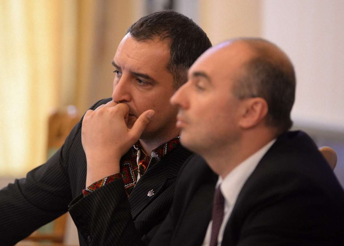 Голові Львівської облради та його заступникам збільшили зарплату і премії