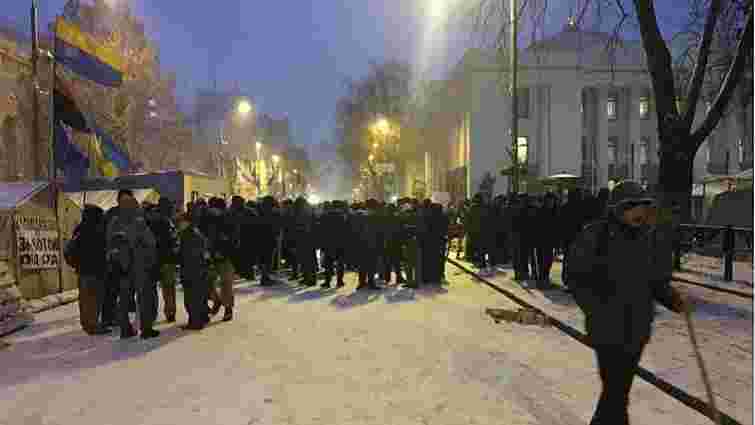 Поліція штурмувала наметове містечко під ВРУ на підтримку Саакашвілі