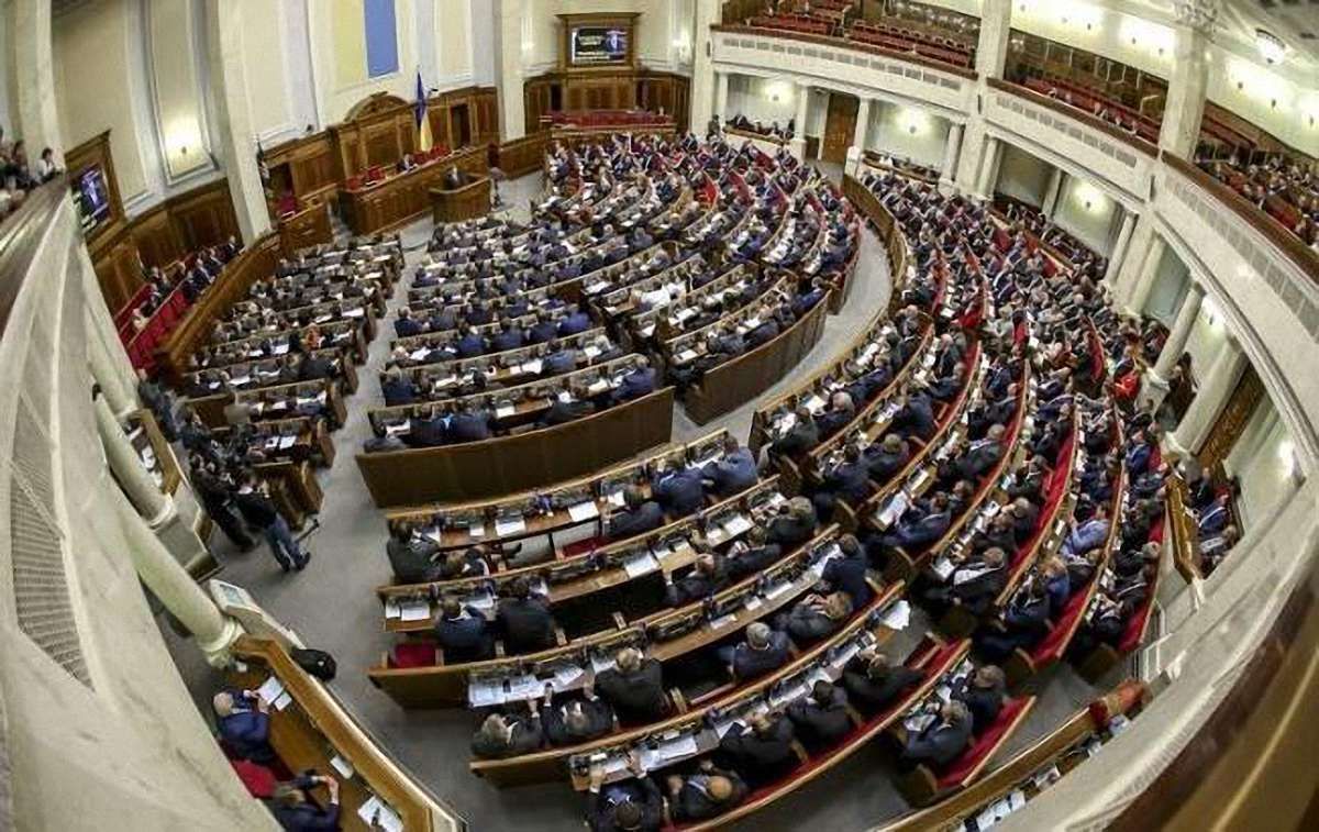 Парламент на рік подовжив мораторій на продаж сільгоспземель