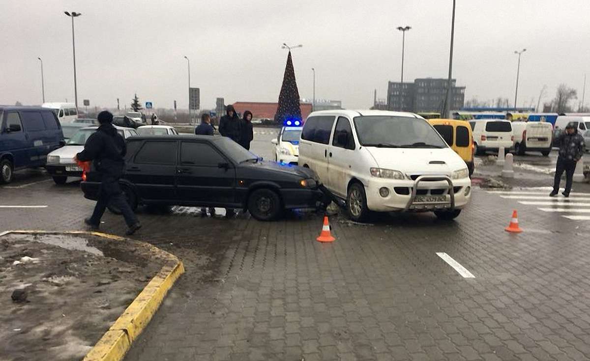 Львівські патрульні змінили винуватця ДТП після перегляду відео з камер спостереження
