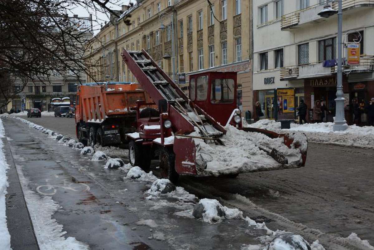Уночі у місті чергуватиме 76 снігоприбиральних машин