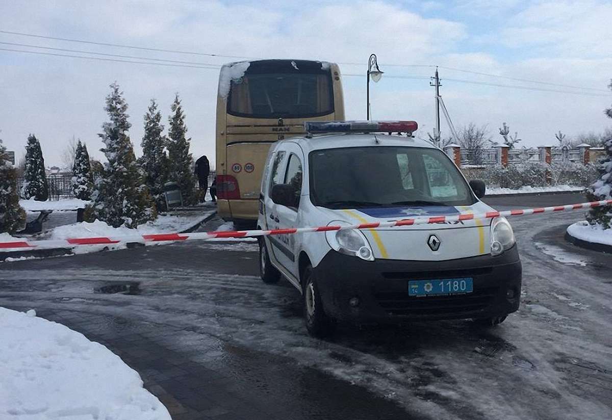 Уночі у передмісті Львова невідомі кинули вибухівку у польський автобус