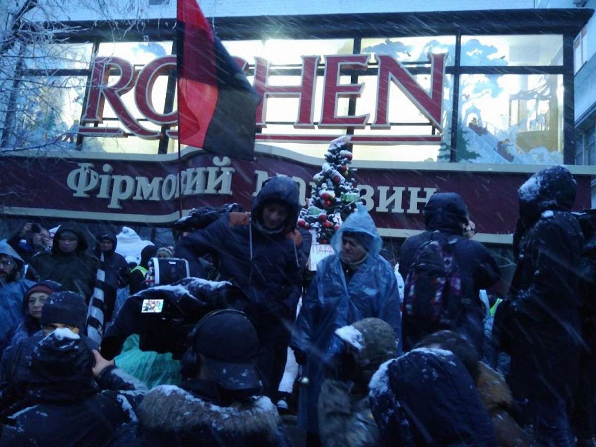 Прихильники Саакашвілі в Києві заблокували магазин «Roshen»