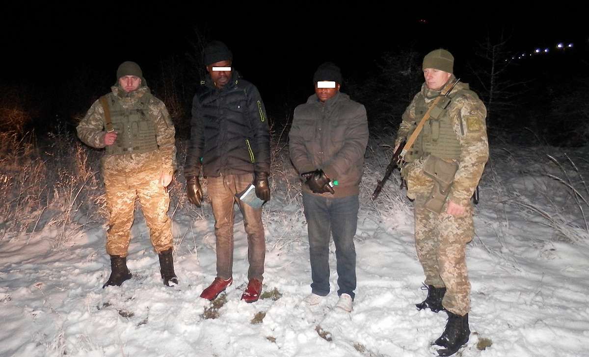 У Раві-Руській затримали двох нелегалів з Африки