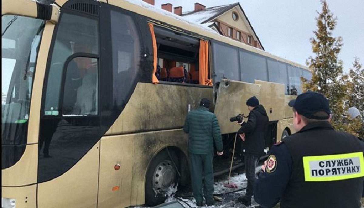 Польський автобус біля Львова обстріляли з гранатомета