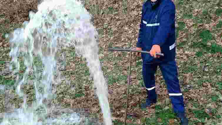 Через погіршення якості води у Личаківському районі промивають трубопроводи