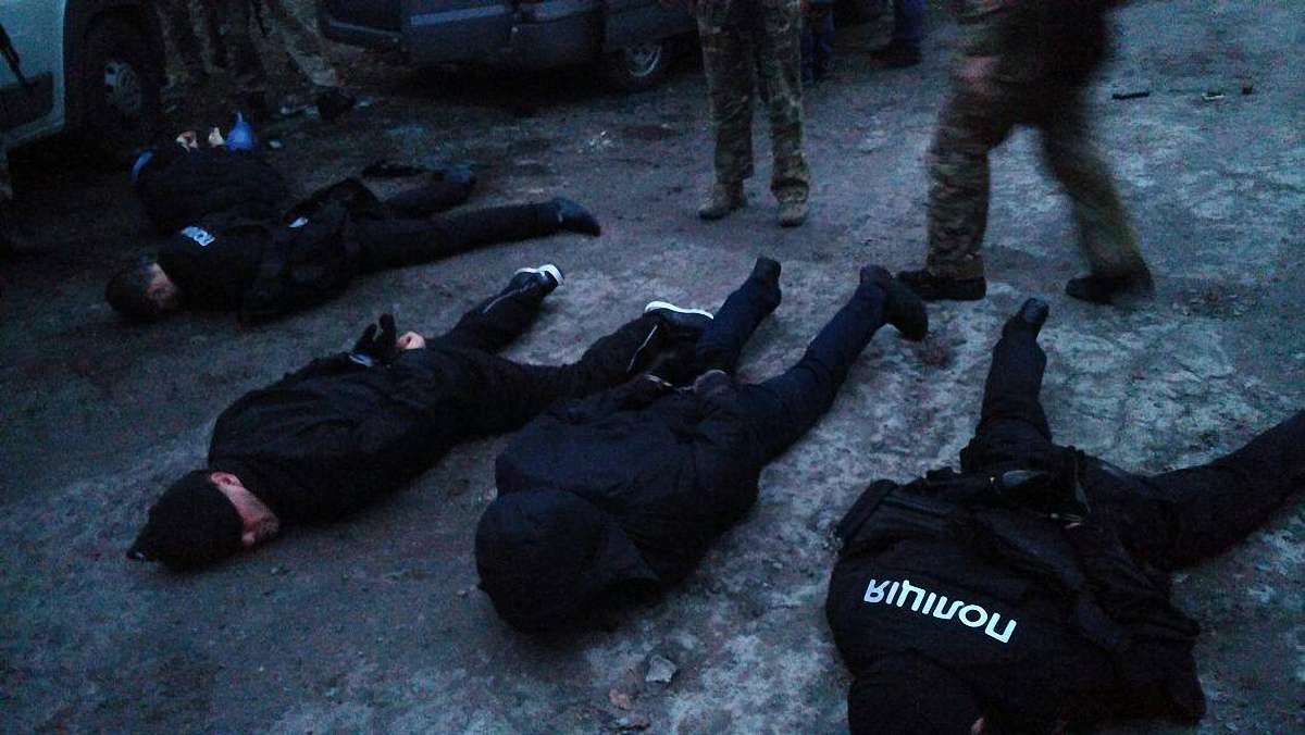 Поліція затримала озброєну банду, яка відібрала у вінницьких ювелірів 30 кг золотих виробів