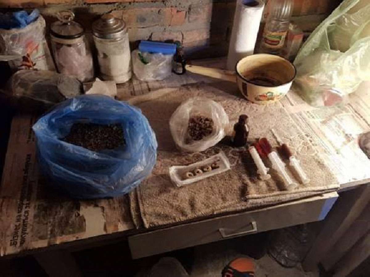 У Червонограді правоохоронці затримали трьох наркодилерів