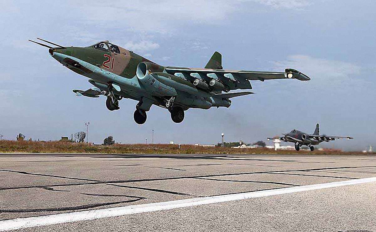 Американські винищувачі перехопили російського штурмовика Су-25 над Сирією