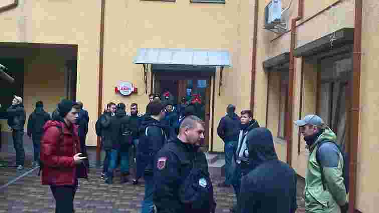 У Львові праворадикали зірвали з’їзд партії міністра-втікача Клименка