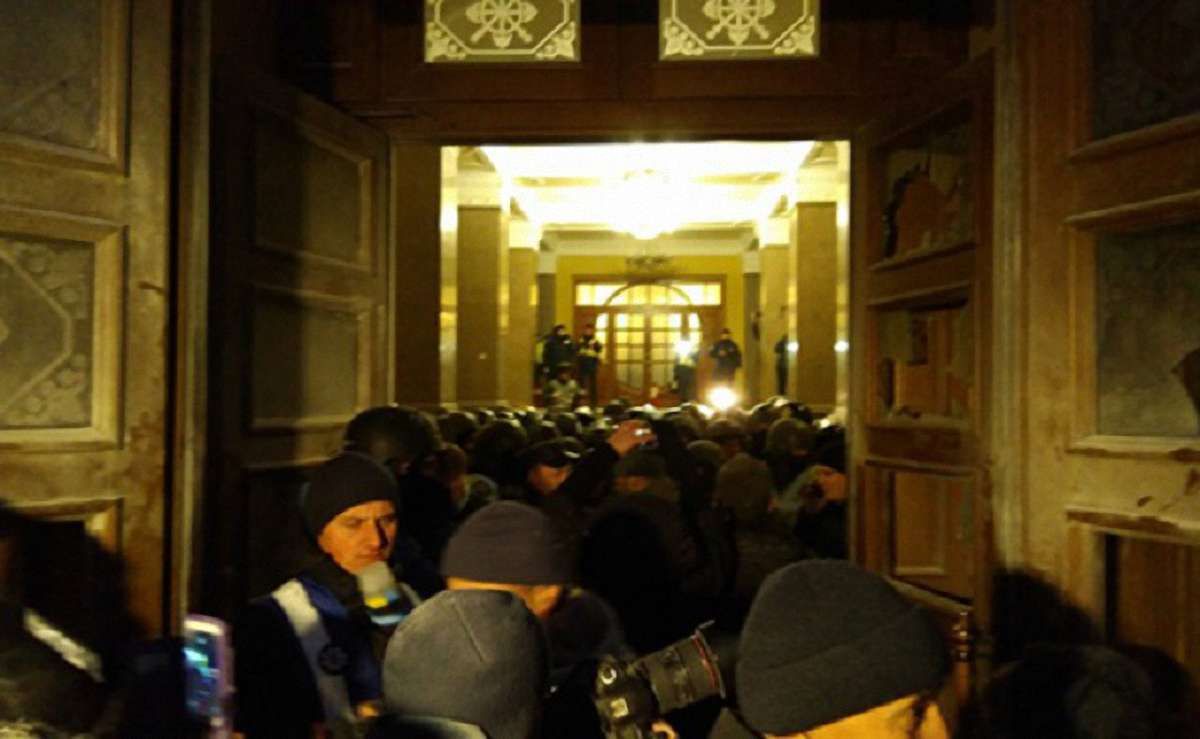 У Києві прихильники Саакашвілі спробували захопити Жовтневий палац