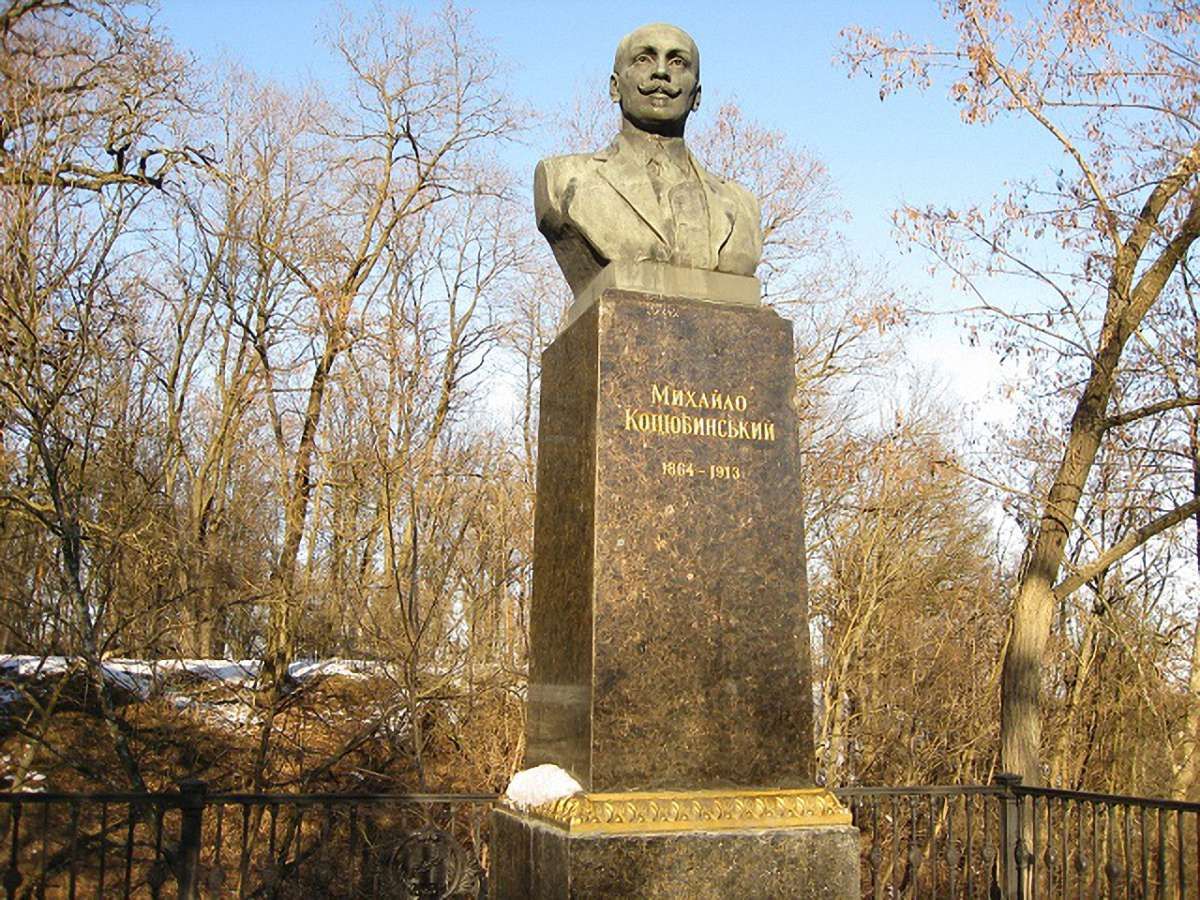 В Чернігові вкрали пам’ятник Михайлу Коцюбинському з його могили