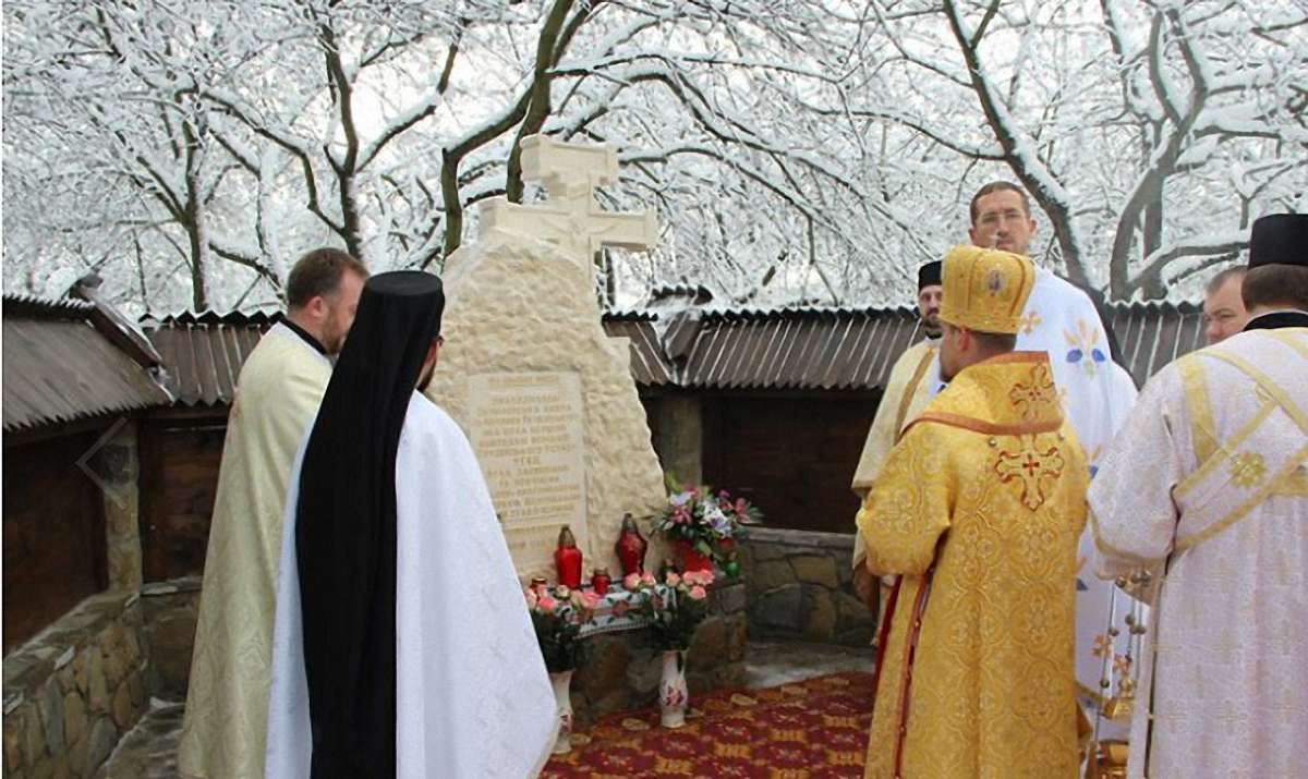 На місці спаленого понад століття тому монастиря студитів у Скнилові освятили пам'ятний знак