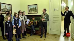 Пластуни і скаути Львова принесли в Ратушу Вифлеємський вогонь