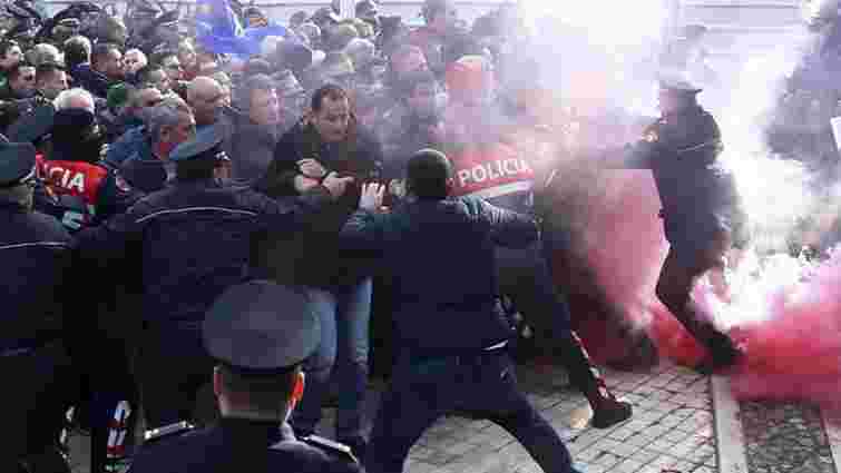 В Албанії протестувальники намагалися взяти штурмом парламент